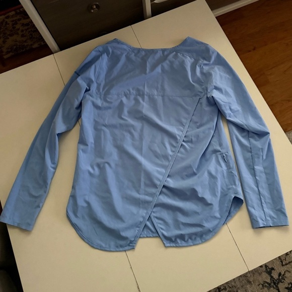 Columbia Train Long Sleeve Top Periwinkle Blue Athleisure Split Hem Sporty Chic - Picture 4 of 5